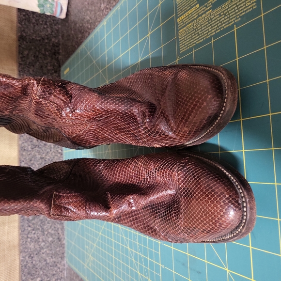 Rare. Vintage. Womens, size 8, python skin cowboy boots. - Picture 4 of 7